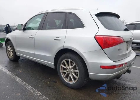 2010 Audi Q5 3.2 Premium z USA, uszkodzony, nr VIN WA1CKAFP8AA075178